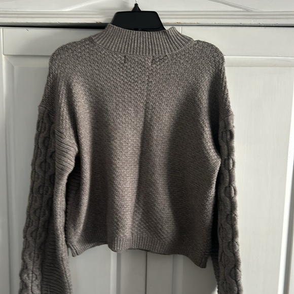 By Anthropologie Cropped Cable-Knit Sweater SZ XS Gray Mock Neck Full Sleeve - Picture 10 of 12